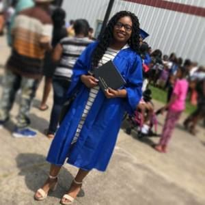 Meet your Posher, Olivia